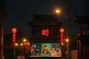 夜航客机翼尖的航行灯