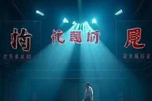 海边玻璃幕墙反射的落日余晖